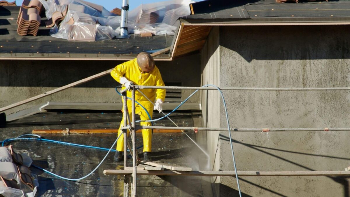 6 Hidden Dangers of DIY Pressure Washing